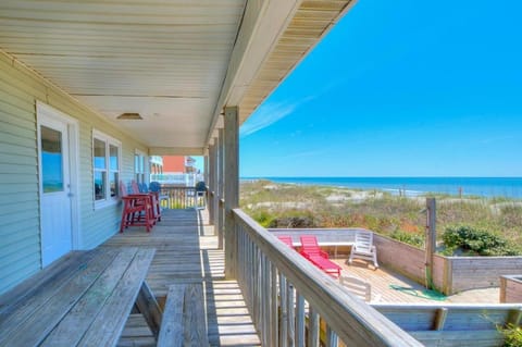 Bluewater Point House in Oak Island