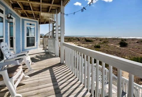 Miracle Point House in Oak Island