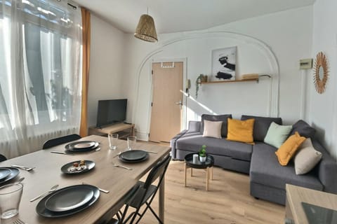 TV and multimedia, Living room, Dining area