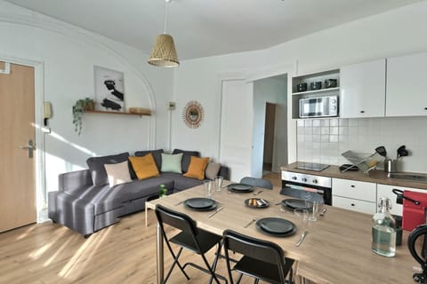 Kitchen or kitchenette, Living room, Dining area