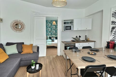 Kitchen or kitchenette, Living room, Seating area