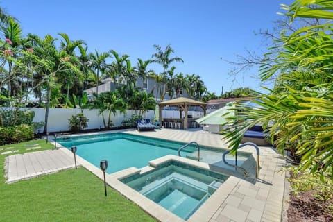 Home Wpool By Pmi Op Cabana Casa in Oakland Park