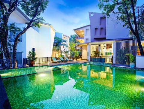 Property building, Swimming pool, Swimming pool