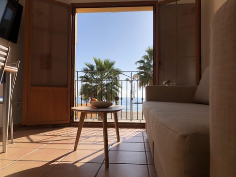 Balcony/Terrace, Living room, Beach, Sea view