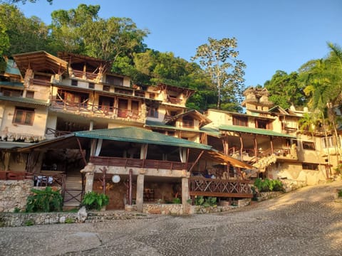 Property building, View (from property/room), Balcony/Terrace, Street view