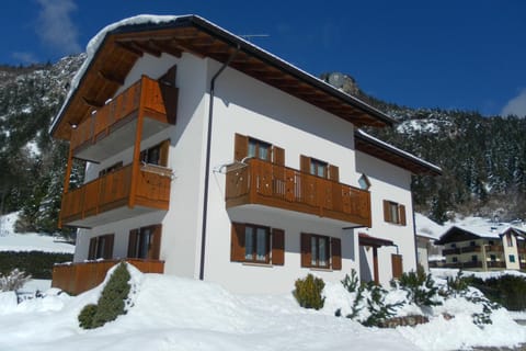 Facade/entrance, Day, Natural landscape, Winter, Skiing, View (from property/room), Decorative detail, On site, Mountain view, Area and facilities, Inner courtyard view