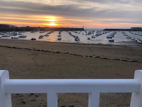 LA CHAPELLE 50m Plage et commerces House in Saint-Quay-Portrieux