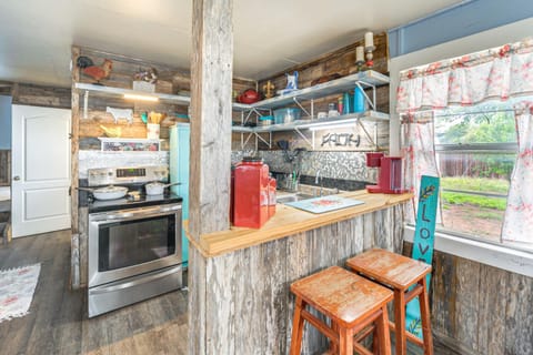 Walk to Lake Buchanan Cottage Near Wineries! House in Lake Buchanan