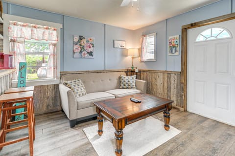 Walk to Lake Buchanan Cottage Near Wineries! House in Lake Buchanan