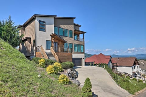 Luxe Asheville Home with Stunning Mountain Views! House in Asheville