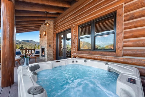 Gorgeous Views! Two large Patios, Jacuzzi, Indoor Outdoor Fireplace House in Estes Park