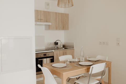 Dining area, kitchen