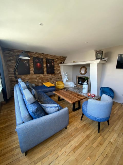 Living room, Seating area, fireplace