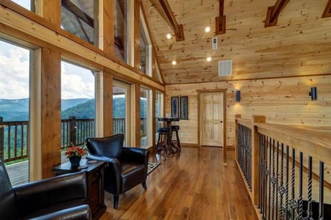 Majestic Mountain View - 4 Bedrooms, 4,5 Baths, Sleeps 12 cabin Casa in Pigeon Forge