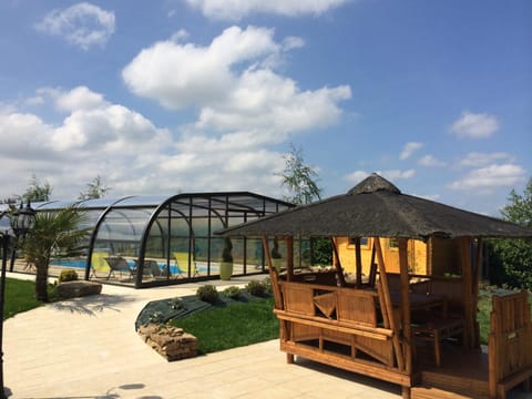 Property building, BBQ facilities, Garden, Balcony/Terrace, Swimming pool