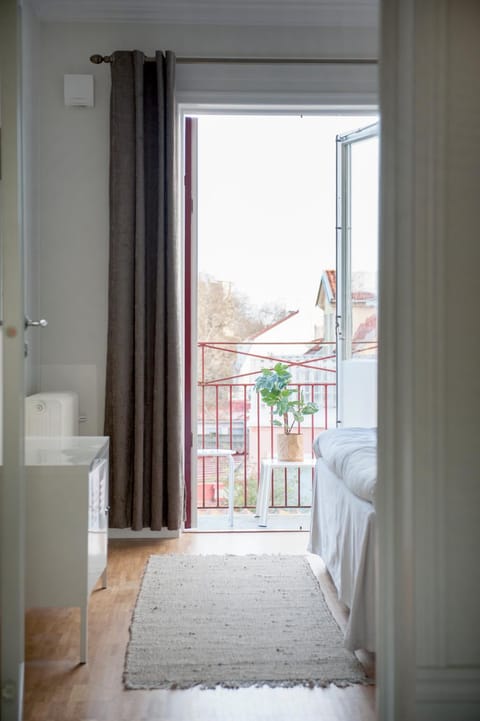 View (from property/room), Balcony/Terrace, Decorative detail