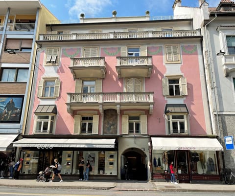 Property building, Facade/entrance