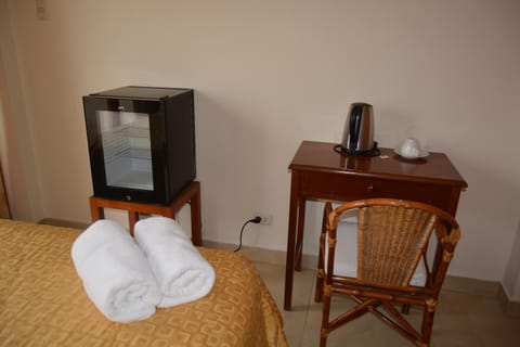 Bed, Coffee/tea facilities, Kitchen or kitchenette, Photo of the whole room, Bedroom, towels