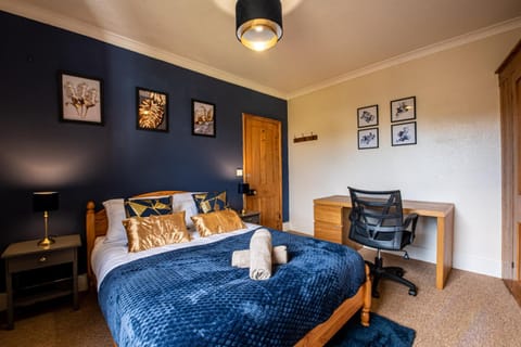 City Centre 3 Bed - Long Stay Offer - Free Parking House in Canterbury