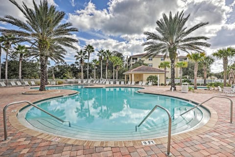 Palm Coast Condo with Pool about 3 Mi to the Beach! House in Palm Coast