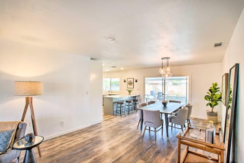 Sunny Tempe Escape Central Location and Pool House in Tempe