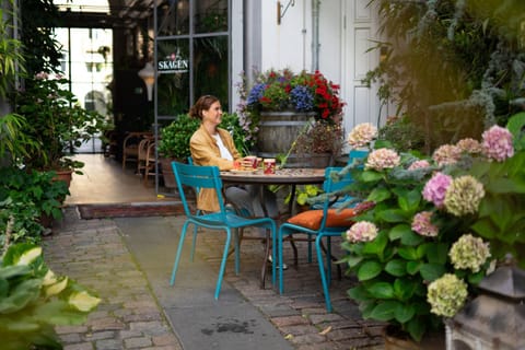 Breakfast, Inner courtyard view