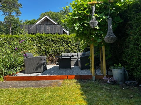 Dubbele chalet op recreatiepark Topparken op de Veluwe in Beekbergen met grote vrije tuin en eigen parkeerplaats House in Loenen