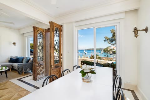 Tusan Villa Little Manly Condo in Manly