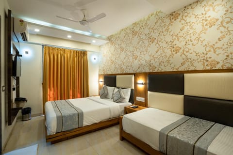 Home2 Suites and Service Apartments, Mumbai Airport Condo in Mumbai