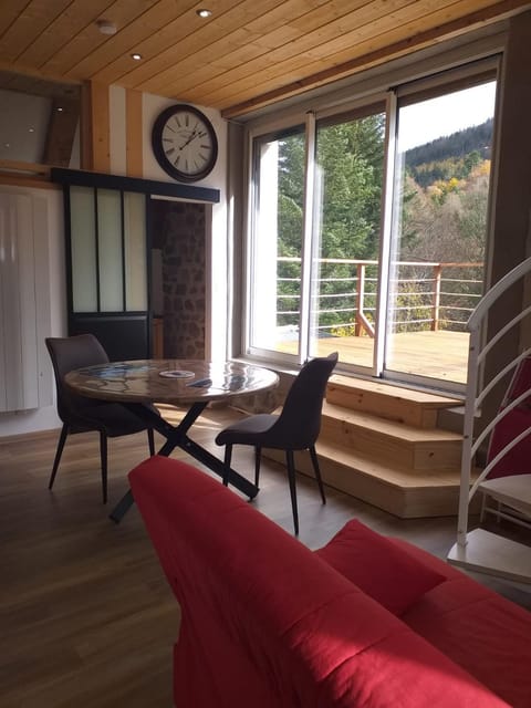 View (from property/room), Balcony/Terrace, Dining area