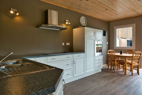 Dining area, kitchen