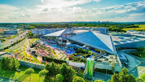 Property building, Bird's eye view, Swimming pool