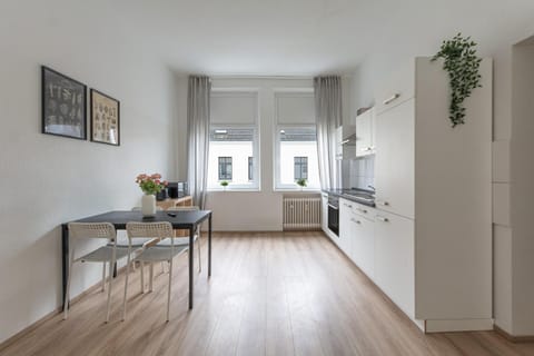 T&K Apartments - Apartments 20 Min to MESSE DUS Condo in Krefeld