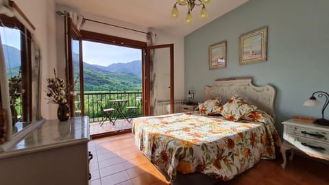 Bed, Photo of the whole room, Bedroom, Landmark view, Mountain view, Mountain view, internet