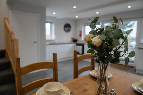 Dining area, kitchen