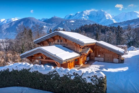 Property building, Day, Natural landscape, Winter, Mountain view