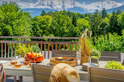 Spring, Day, Natural landscape, View (from property/room), Balcony/Terrace, Dining area, Mountain view