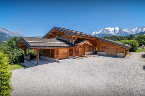 Property building, Spring, Day, Natural landscape, Mountain view