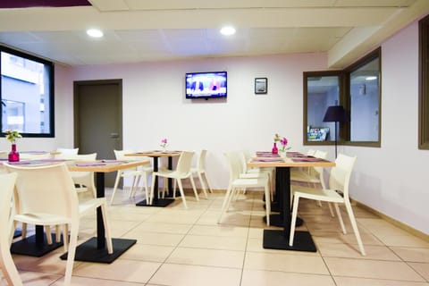 Communal lounge/ TV room, Buffet breakfast