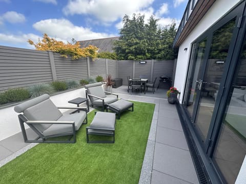 Garden, Balcony/Terrace