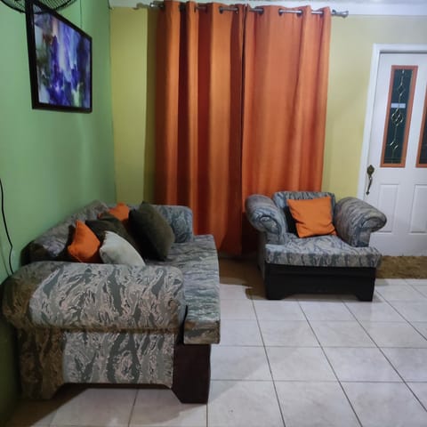 Gables Vacation Rentals with Private Gated Parking Onsite Copropriété in Manchester Parish