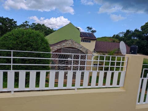 Gables Vacation Rentals with Private Gated Parking Onsite Copropriété in Manchester Parish