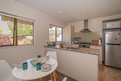 Hosts on the Coast Cosy on Cath House in Whitianga