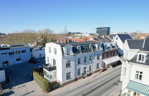 Property building, Neighbourhood, Parking