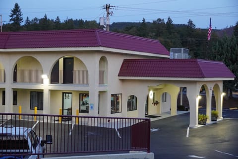 Timberland Inn & Suites Motel in Castle Rock