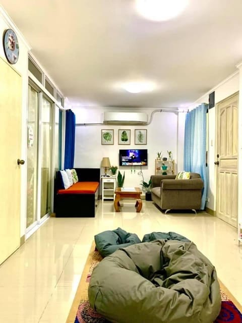 Cozy Central - Near arca south signal taguig Appartement-Hotel in Taguig