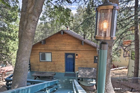 Lake Gregory Getaway Cabin with Deck and Grill! House in Crestline