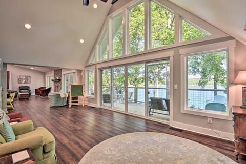Renovated Lakeside Home with Private Boat Dock! Haus in Norris Lake