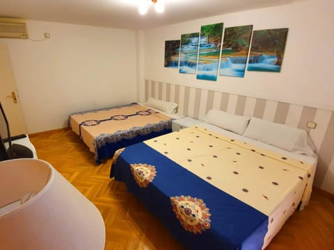 FUENCARRAL BARCELO Apartaments PARKING TPH Bed and Breakfast in Centro