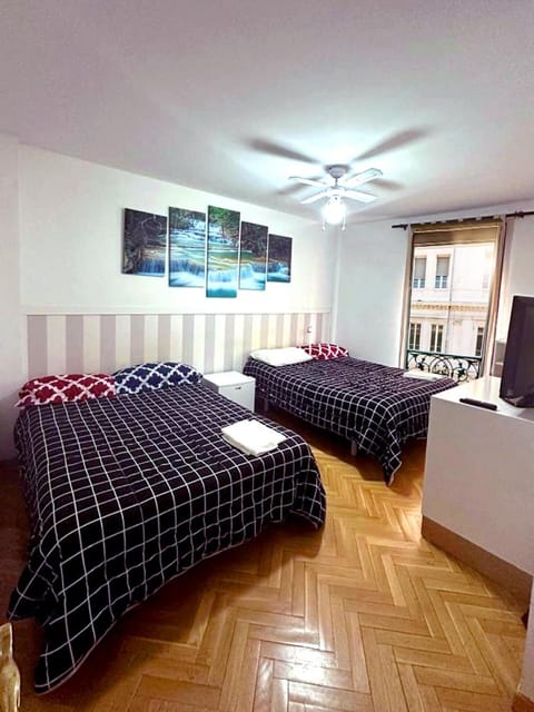 FUENCARRAL BARCELO Apartaments PARKING TPH Bed and Breakfast in Centro